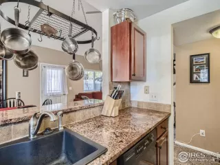 Photo #4: 980154 Listing