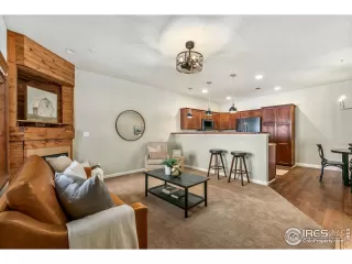 Photo #4: 980209 Listing