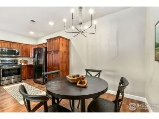 Photo #5: 980209 Listing