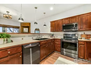 Photo #6: 980209 Listing