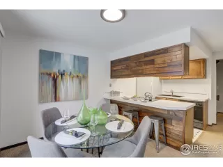 Photo #5: 980265 Listing