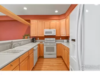 Photo #6: 980340 Listing