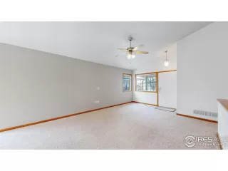 Photo #3: 980401 Listing