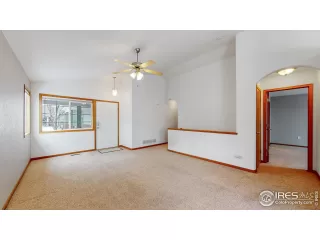 Photo #4: 980401 Listing