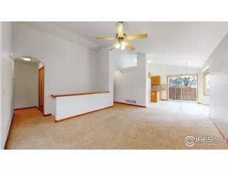 Photo #5: 980401 Listing