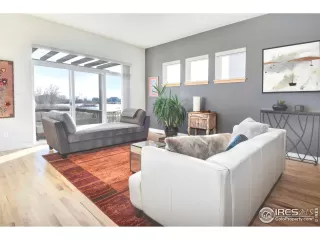 Photo #4: 980493 Listing