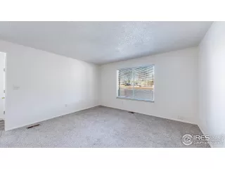 Photo #5: 980505 Listing