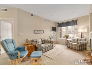 Photo #3: 980511 Listing 