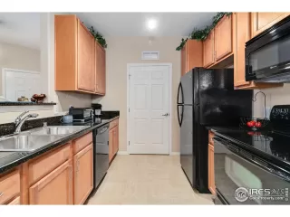 Photo #6: 980511 Listing 