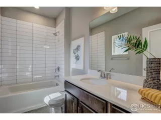 Photo #6: 980519 Listing