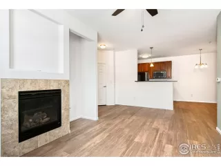 Photo #4: 980601 Listing