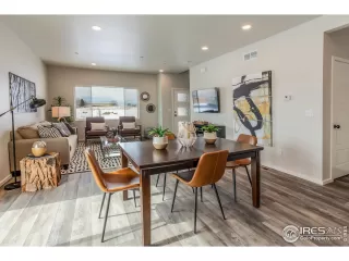 Photo #5: 980639 Listing