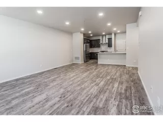 Photo #6: 980640 Listing