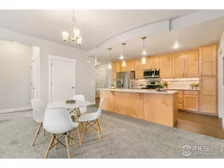 Photo #5: 980643 Listing