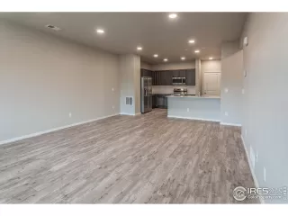 Photo #5: 980720 Listing 