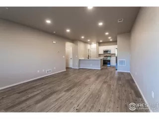 Photo #4: 980721 Listing 