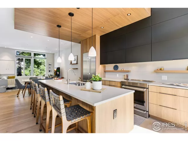 MLS: 980747 Condo For Sale