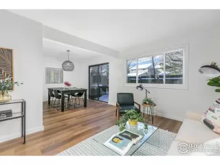 Photo #3: 980828 Listing