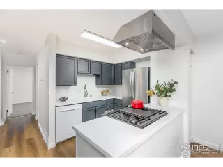 Photo #6: 980828 Listing