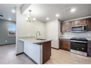 Photo #5: 980835 Listing 