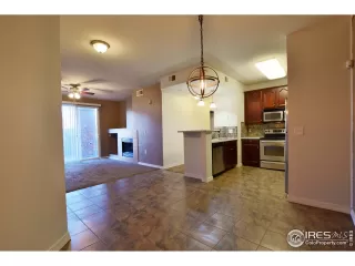 Photo #4: 980906 Listing