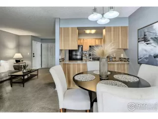 Photo #6: 980907 Listing