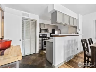 Photo #6: 980922 Listing