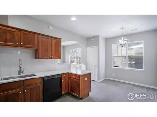 Photo #5: 980937 Listing