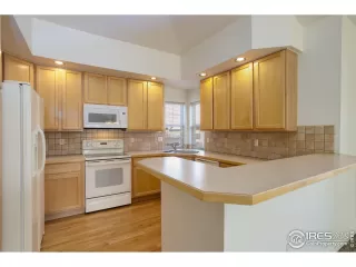 Photo #5: 980959 Listing