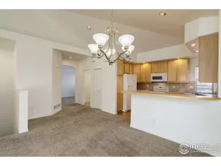 Photo #6: 980959 Listing