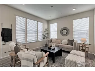 Photo #5: 981104 Listing