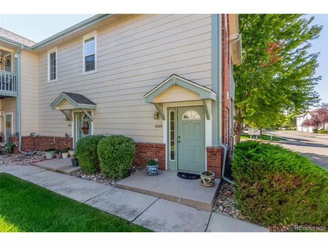 MLS: 9811445 Condo For Sale