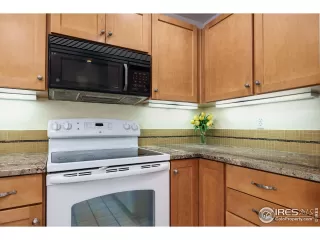 Photo #6: 981156 Listing