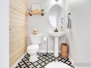 Photo #4: 981163 Listing