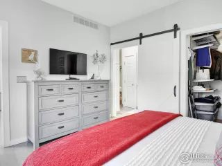 Photo #5: 981163 Listing