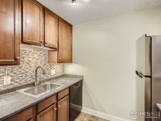 Photo #5: 981190 Listing