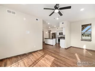 Photo #5: 981245 Listing