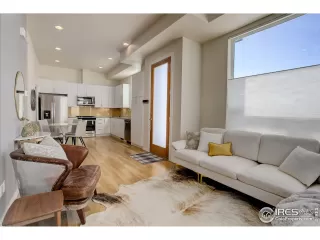 Photo #3: 981257 Listing