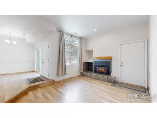 Photo #5: 981342 Listing