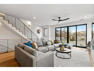 Photo #4: 981384 Listing