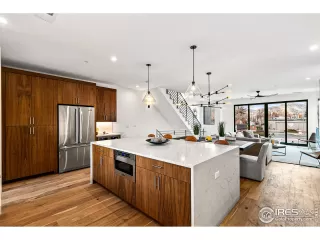 Photo #5: 981384 Listing