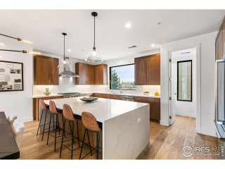 Photo #6: 981384 Listing