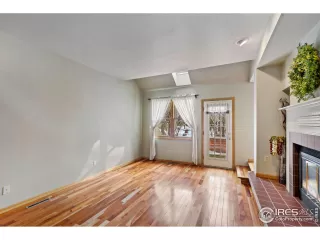 Photo #4: 981399 Listing