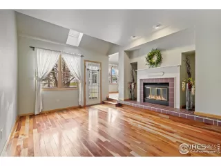 Photo #5: 981399 Listing