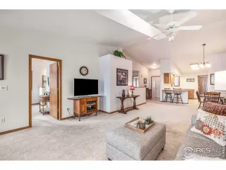 Photo #3: 981622 Listing