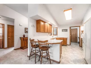 Photo #6: 981622 Listing