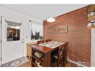 Photo #6: 981700 Listing