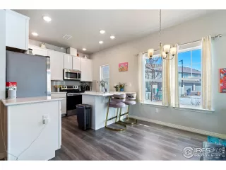 Photo #5: 981776 Listing