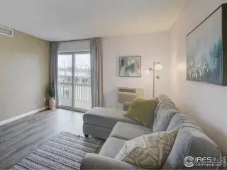 Photo #2: 981796 Listing