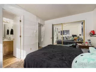 Photo #5: 981892 Listing